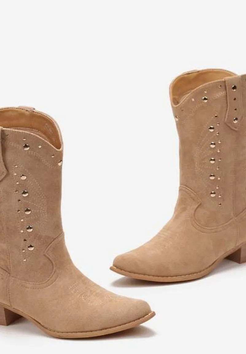 Beżowe Botki Kowbojki z Wkładką ze Skóry Naturalnej i Ozdobnymi Nitami Tirina