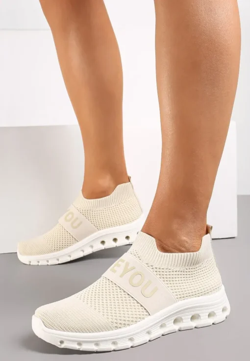 Beżowe Buty Sportowe z Napisem LOVE i Elastyczną Cholewką Alaissa