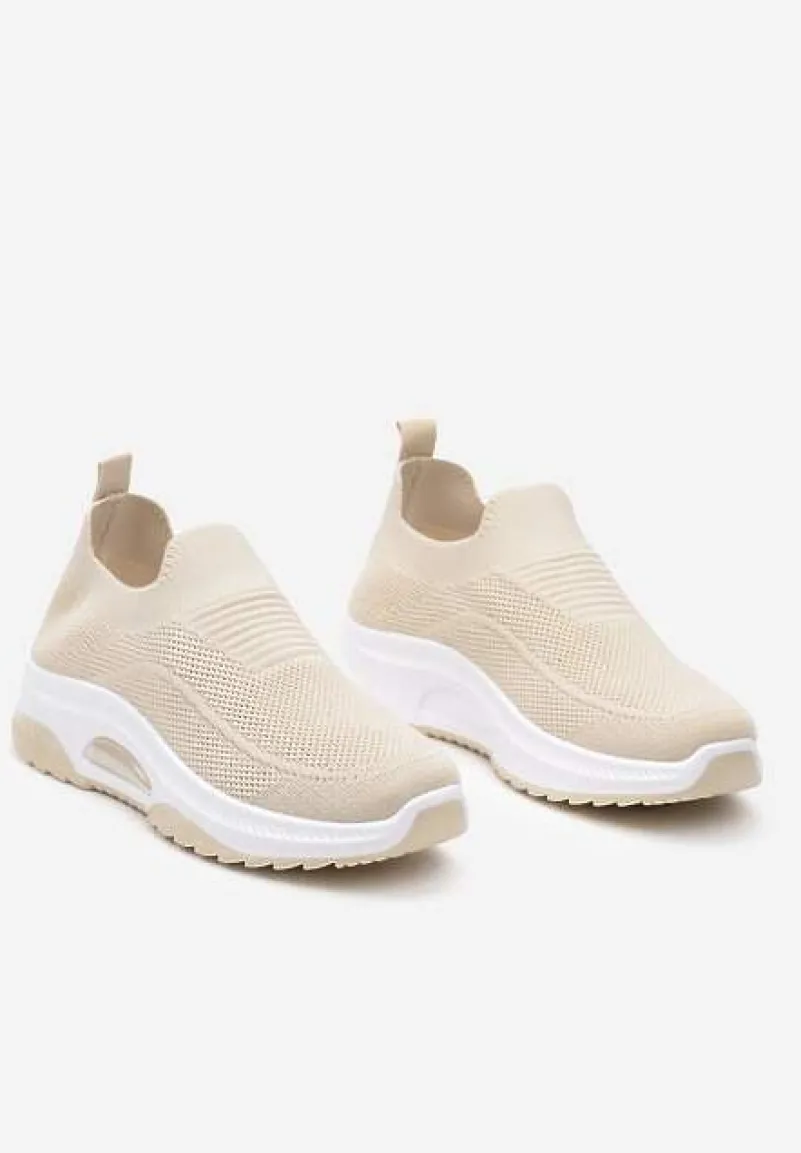 Beżowe Casualowe Buty Sportowe na Grubszej Podeszwie Ozdobione Perforacją Fiovena