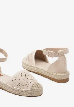 Beżowe Espadryle na Płaskiej Podeszwie z Ażurowym Zdobieniem Zapinane Wokół Kostki Vizimaia