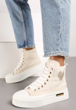 Beżowe Futerkowe Trampki na Platformie z Ozdobną Naszywką w Kształcie Serca Aelinna