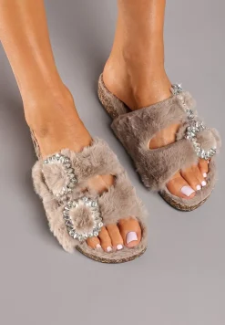 Beżowe Kapcie na Płaskiej Podeszwie z Futerkiem Cyrkoniami i Klamrami z Regulacją Arvela