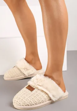 Beżowe Kapcie Ozdobione Naszywką Futerkiem i Splotem Siathari