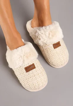 Beżowe Kapcie Ozdobione Naszywką Futerkiem i Splotem Siathari