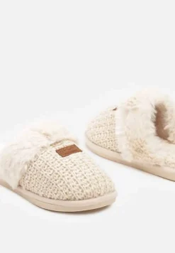 Beżowe Kapcie Ozdobione Naszywką Futerkiem i Splotem Siathari