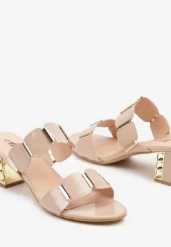 Beżowe Klapki na Obcasie z Metalicznym Zdobieniem z Ozdobnymi Paskami Morilena