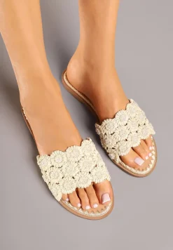 Beżowe Klapki Ozdobione Haftem Talanessa