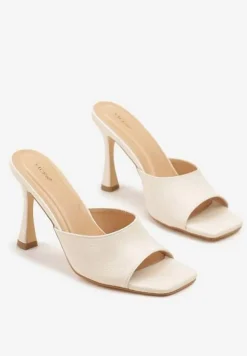 Beżowe Klapki Vices na Obcasie Typu Szpilka z Kwadratowym Noskiem Mevodina