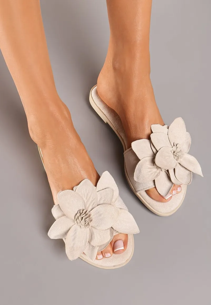 Beżowe Klapki z Ekozamszu na Płaskiej Podeszwie z Ozdobnym Kwiatem Ellesara