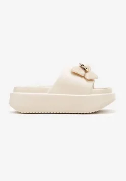 Beżowe Klapki z Pianki na Platformie z Cyrkoniami Kokardą i Metaliczną Aplikacją Risamiria