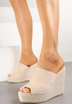 Beżowe Klapki z Szerokim Paskiem i Plecionym Koturnem Relivan