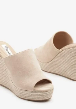 Beżowe Klapki z Szerokim Paskiem i Plecionym Koturnem Relivan