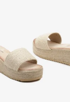 Beżowe Klapki z Wyściółką z Ekozamszu na Koturnie Ozdobionym Plecionką Fitesa