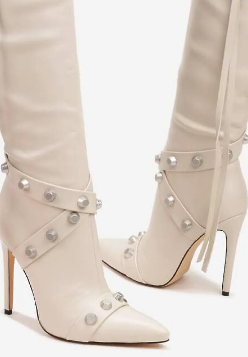 Beżowe Kozaki na Obcasie ze Szpiczastym Noskiem Zdobione Ćwiekami i Paskami przy Cholewce Zinadea