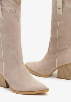 Beżowe Kozaki na Słupku w Stylu Kowbojek Ozdobione Paskiem i Przeszyciami Nerivissa