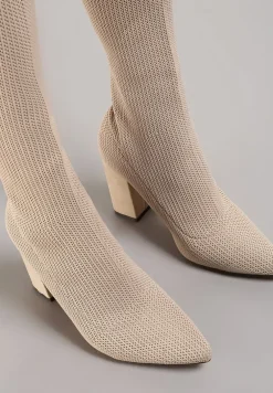 Beżowe Kozaki Throw