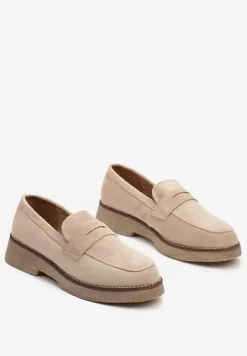 Beżowe Mokasyny na Płaskiej Podeszwie z Ozdobnym Paskiem Ravessia