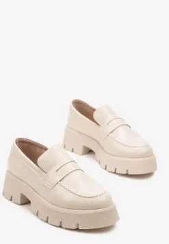 Beżowe Mokasyny na Tłoczonej Platformie Resilira