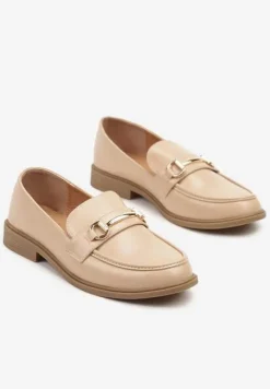Beżowe Mokasyny w Klasycznym Stylu Zdobione Metaliczną Aplikacją Ralvia
