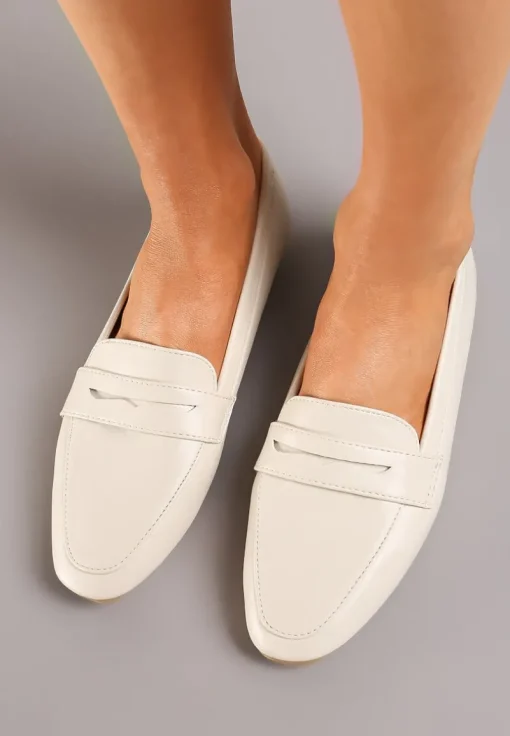 Beżowe Mokasyny w Stylu Loafersów w Minimalistycznym Wydaniu Caiustia