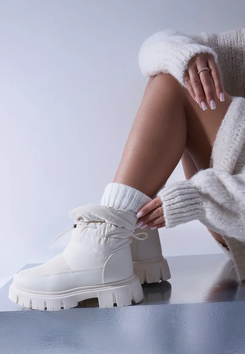 Beżowe Śniegowce na Niskiej Platformie z Ozdobnym Pikowaniem i Ściągaczem Raballa