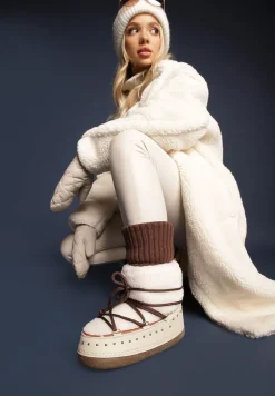 Beżowe Śniegowce z Ozdobnym Sznurowaniem Ćwiekami i Futerkiem Covesa