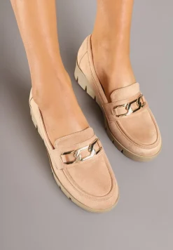 Beżowe Półbuty Mokasyny na Koturnie z Tłoczeniem i Wkładką ze Skóry Naturalnej i Łańcuchem Cariella