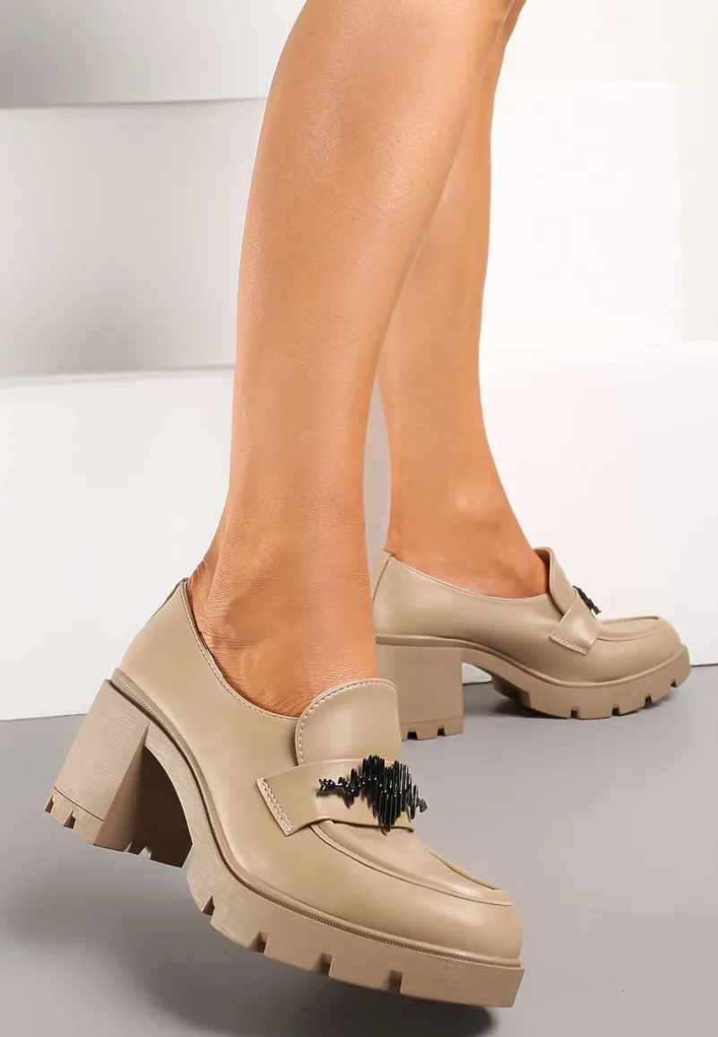 Beżowe Półbuty na Słupku i Platformie z Wkładką z Naturalnej Skóry i Metalową Ozdobą Zavitellia
