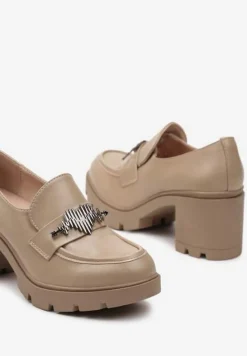 Beżowe Półbuty na Słupku i Platformie z Wkładką z Naturalnej Skóry i Metalową Ozdobą Zavitellia