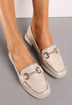 Beżowe Półbuty w Stylu Loafersów z Perforacją Drobnymi Cyrkoniami i Klamrą Keryth