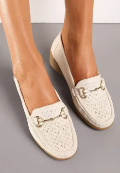 Beżowe Półbuty w Stylu Mokasynów na Koturnie z Ozdobną Metalową Klamrą Tirensa