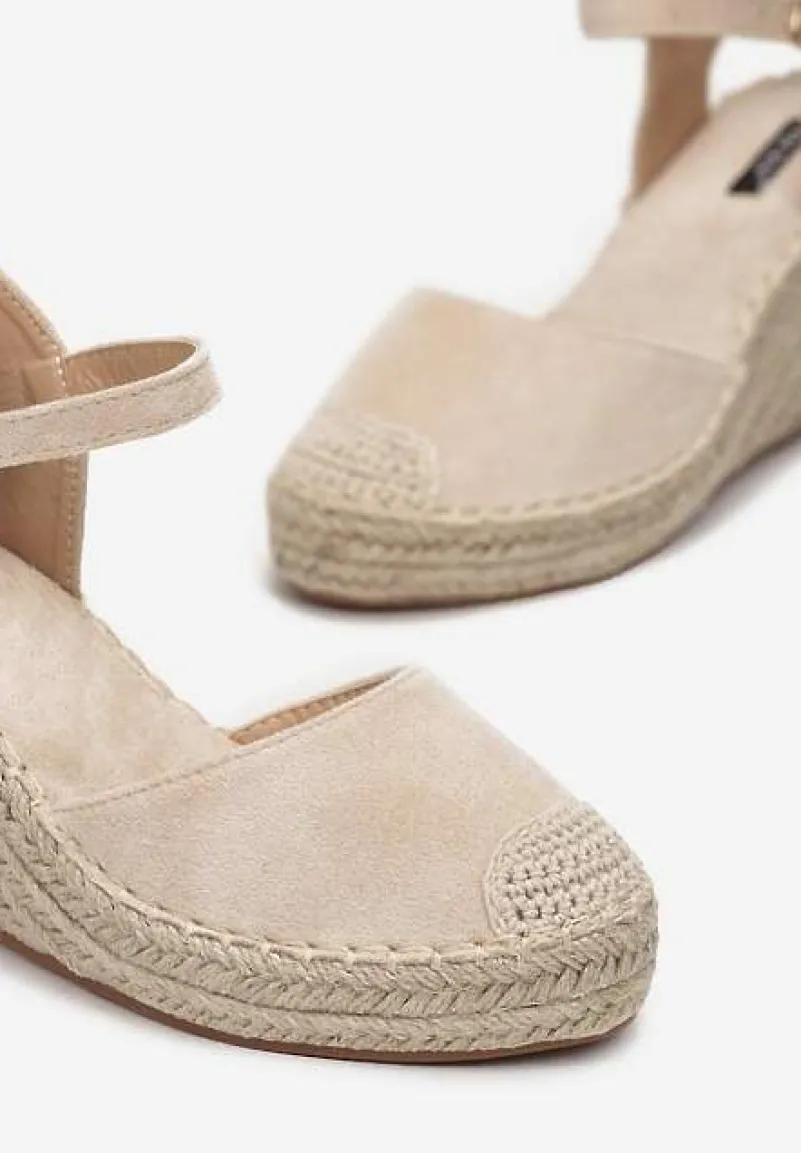 Beżowe Sandały Assaciane