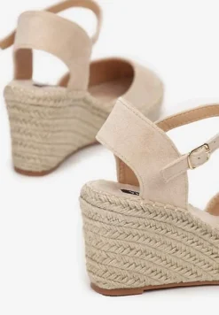 Beżowe Sandały Assaciane