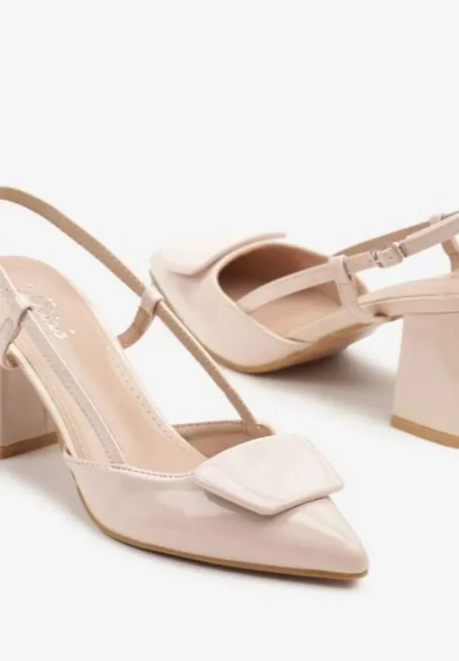 Beżowe Sandały Lakierowane na Słupku Slingback z Ozdobą na Nosku Vommea