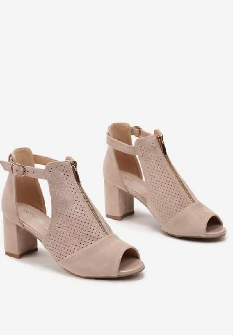 Beżowe Sandały na Obcasie z Suwakiem Zdobione Perforacją i Wycięciami c