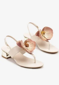 Beżowe Sandały w Stylu Japonek Vices na Niskim Słupku z Kwiatowym Zdobieniem Natrina