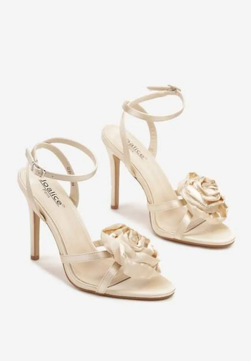 Beżowe Sandały z Aplikacją w Kształcie Kwiatka z Cyrkoniami na Szpilce Zianelle