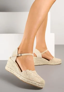 Beżowe Sandały z Ozdobnym Haftem z Kwiatami na Plecionym Koturnie Soridelle