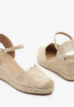 Beżowe Sandały z Ozdobnym Haftem z Kwiatami na Plecionym Koturnie Soridelle