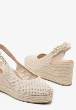 Beżowe Sandały z Siateczkową Cholewką na Plecionym Koturnie Vonevia