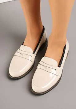 Beżowe Skórzane Mokasyny Lakierowane z Tłoczeniem Meradira