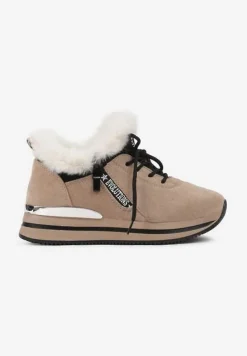 Beżowe Sneakersy na Płaskiej Podeszwie z Napisem i Futerkiem Taricea