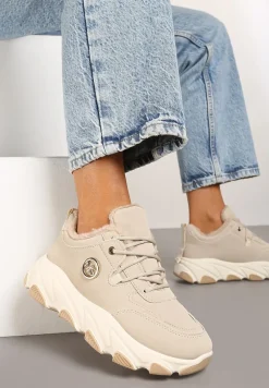 Beżowe Sneakersy na Platformie z Metaliczną Ozdobą i Geometrycznym Motywem Delasiel