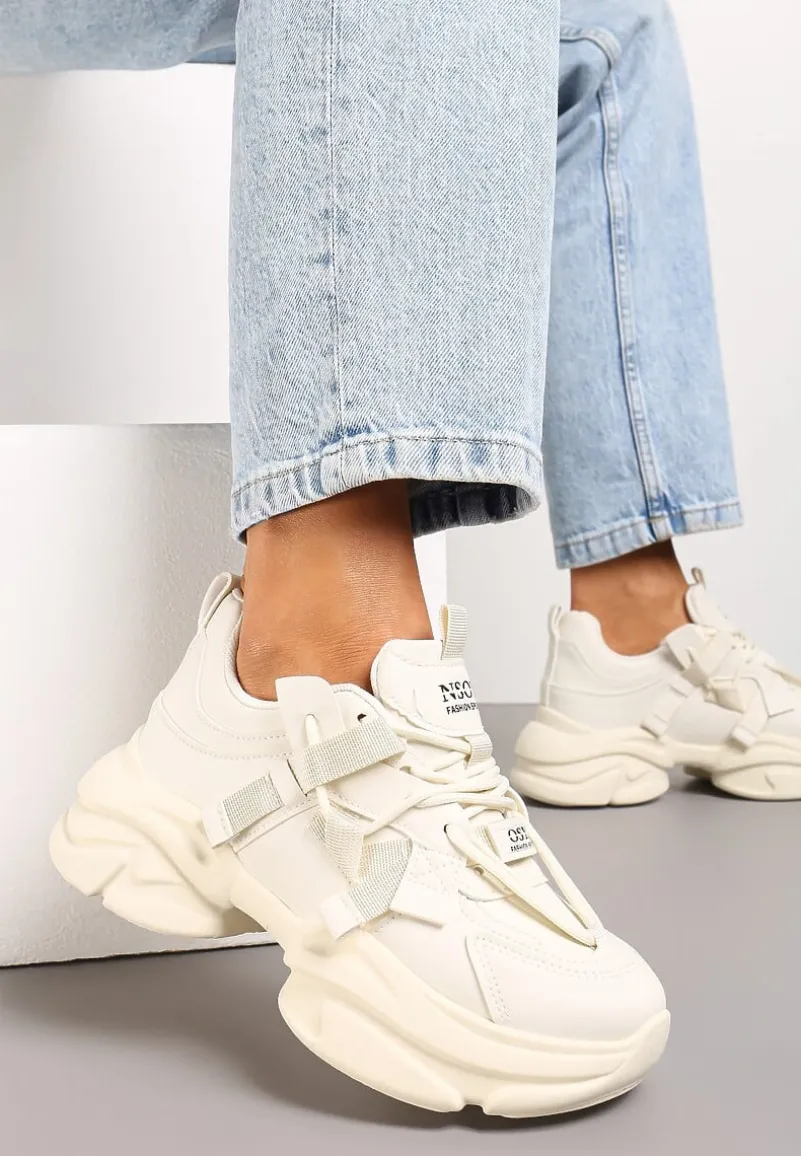 Beżowe Sneakersy Ozdobione Napisami na Wysokiej Podeszwie Uvanda