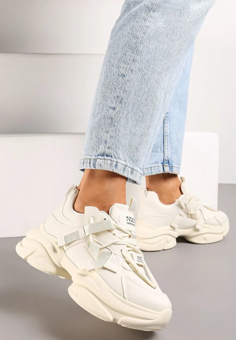 Beżowe Sneakersy Ozdobione Napisami na Wysokiej Podeszwie Uvanda