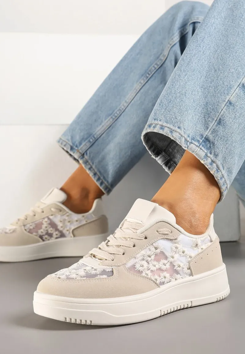 Beżowe Sneakersy z Haftem i Zdobieniami z Siateczki Lirivessa