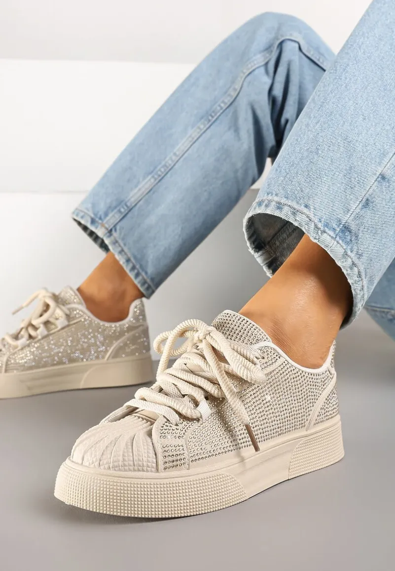 Beżowe Sneakersy z Ozdobnym Tłoczeniem i Cyrkoniami Dorreia
