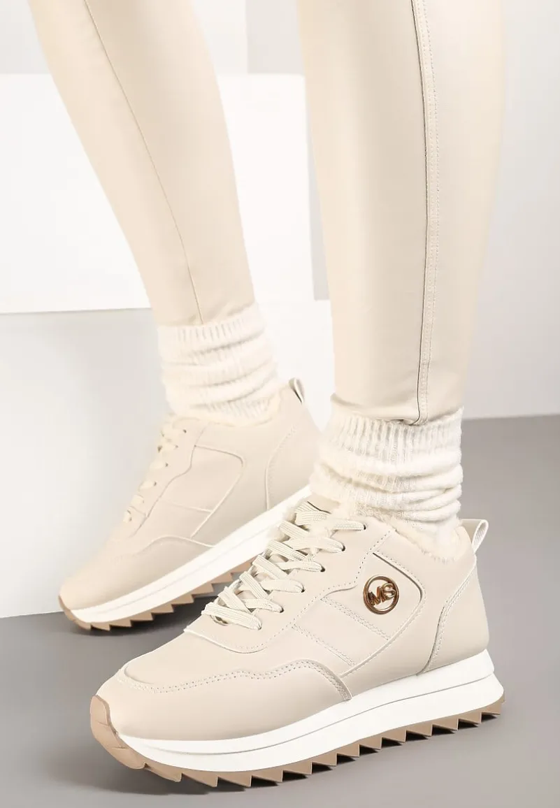 Beżowe Sneakersy Zdobione Metalową Aplikacją Ocieplane Futerkiem Fintoria