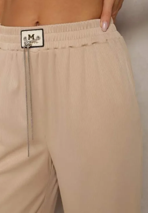 Beżowe Spodnie High Waist o Luźnym Fasonie z Łańcuszkiem przy Pasie Ustar