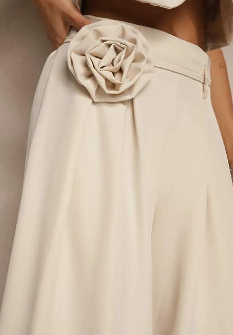 Beżowe Spodnie Palazzo Ozdobione Broszką Kwiatem Lirace